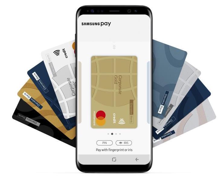 samsung pay på mobil framför flera kreditkort